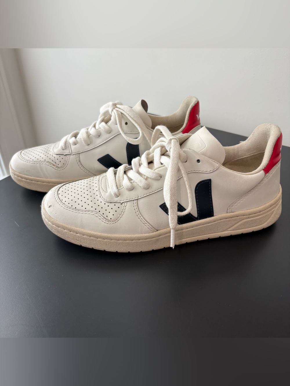 Veja V-10 Sneaker in White, 7 π€β₯οΈ - Picture 3 of 7